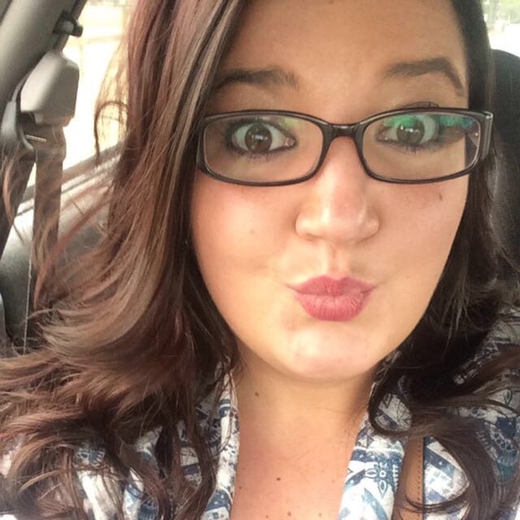 Meet your Posher, Kristen - Picture 1 of 1