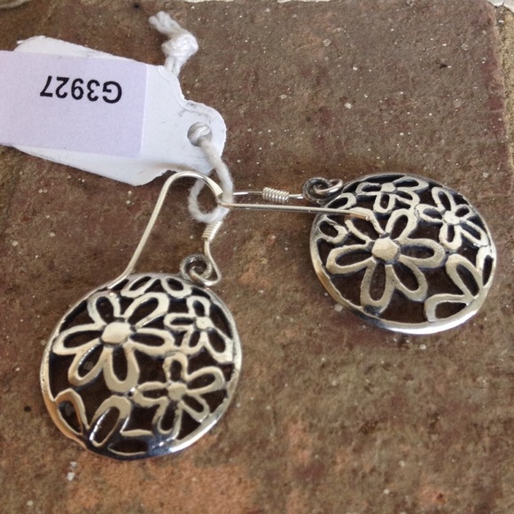 EXCLUSIVE 925 ROUND CIRCLE FLOWER EARRINGS - Picture 4 of 4