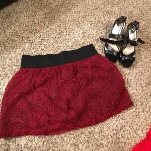 Sassy Red 💄Floral Print mini Skirt, Size Large