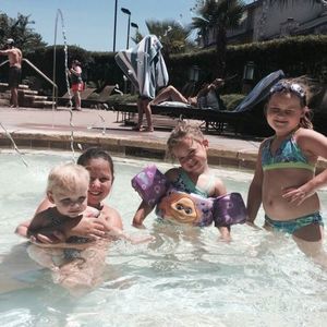 Meet your Posher, Joni