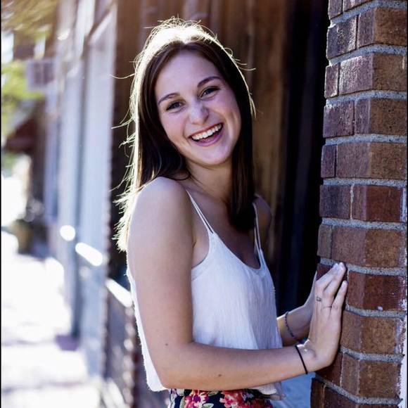 Meet your Posher, Hayley - Picture 1 of 1