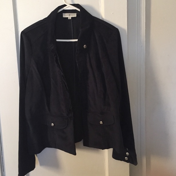 Navy blue blazer!! 🍂