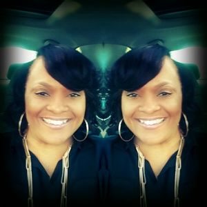 Meet your Posher, Dee