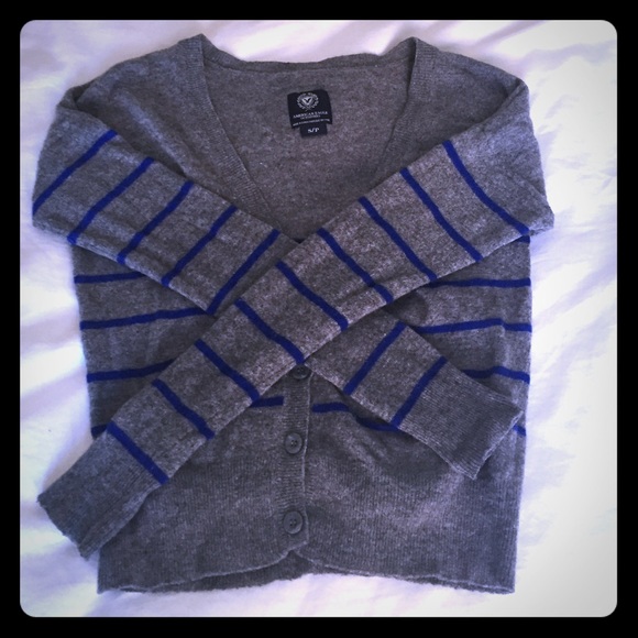 Adorable wool AE Sweater!