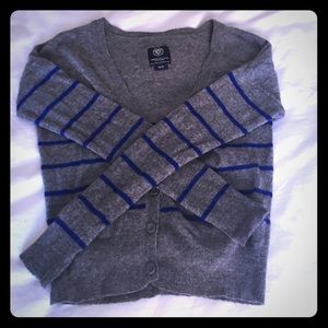 Adorable wool AE Sweater!
