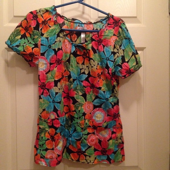 💖Peaches Uniforms Floral Scrub Top💖