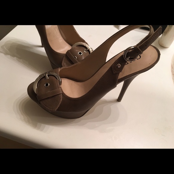 Guess Sling Back Pumps!