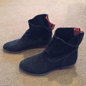 Dolce Vita suede black booties