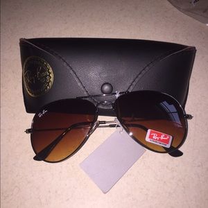 RayBan sunglasses aviators. BRAND NEW with tags