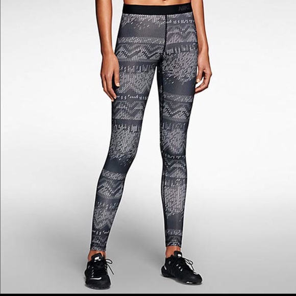 Nike Pants - Nike Pro Hyperwarm Tights