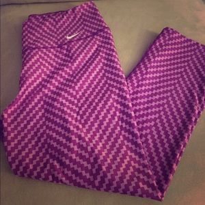 Nike legend tight fit Capri pant