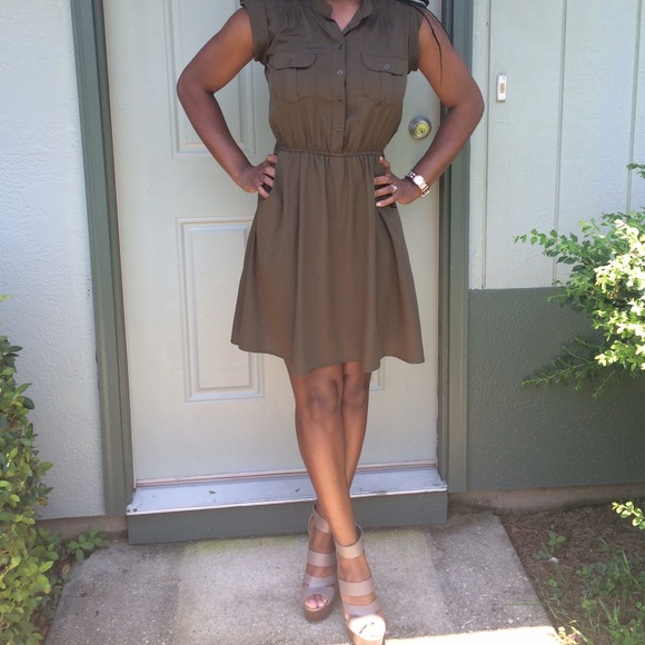 Green Spring Dress - Picture 2 of 2