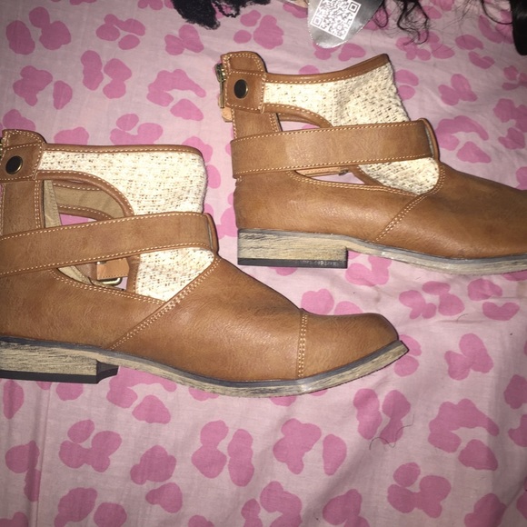 Nice never worn boots !