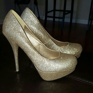 Gold Glitter Platform Pumps