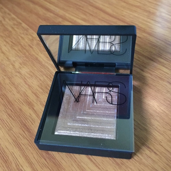 Nars dual intensity eyeshadow in himalia