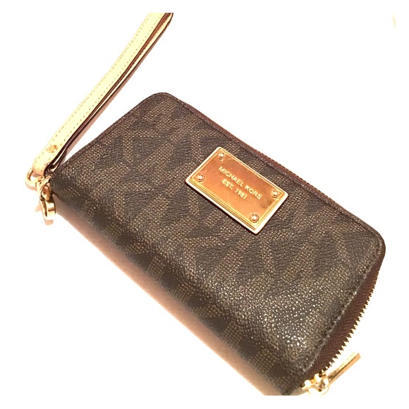 Michael Kors Wristlet/Wallet