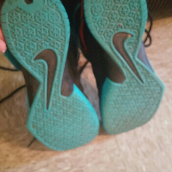 Sneaker - Picture 2 of 2