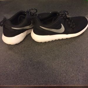 Black roshes