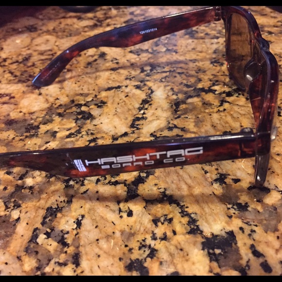 Tortoise shell glasses - Picture 2 of 3