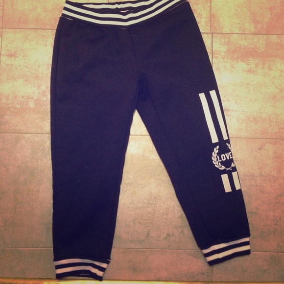 Cropped comfy "love" sweatpants.