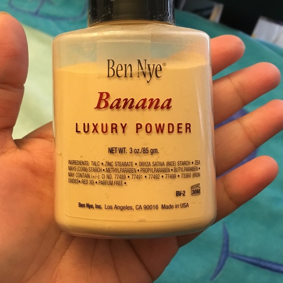 HOLD ben nye banana powder