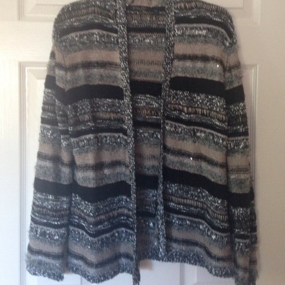 Black/gray sweater size S/P fits like a LG.