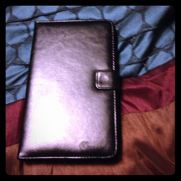 Tablet case with keyboard