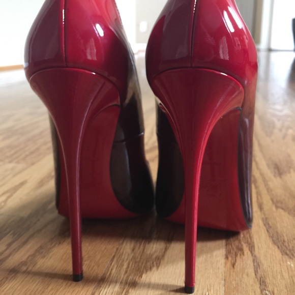 😊SOLD😊 Louboutin Hot Chick Black Pumps 40 - Picture 2 of 4