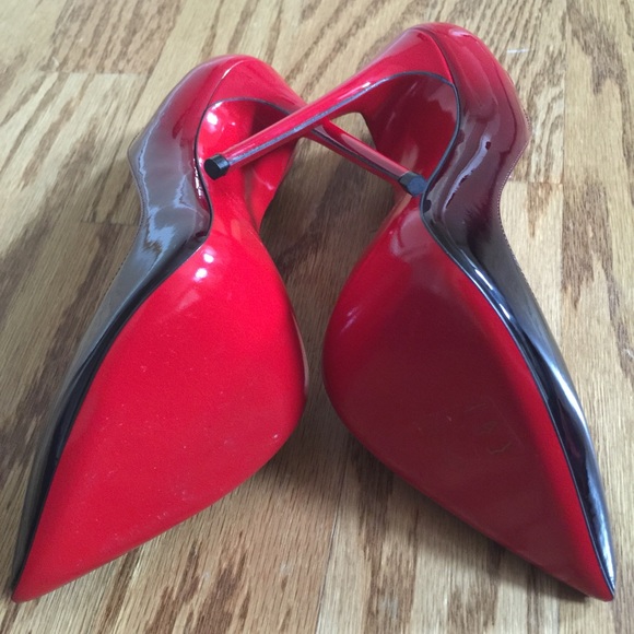 😊SOLD😊 Louboutin Hot Chick Black Pumps 40 - Picture 3 of 4