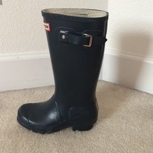 Navy blue hunter rain boots
