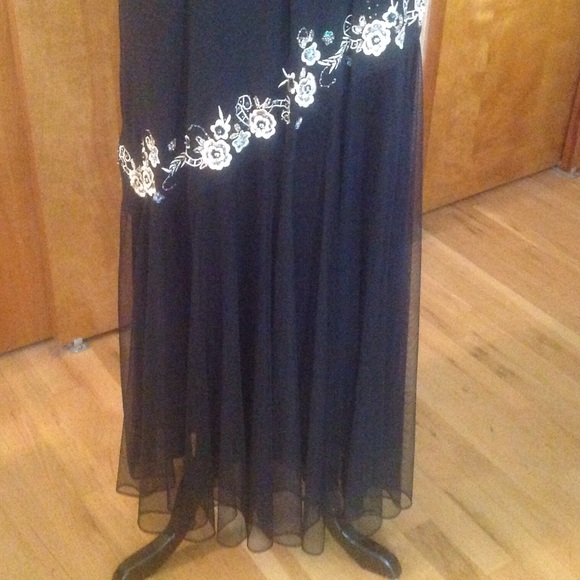 DONATED  Beautiful Summer gown - Picture 3 of 4