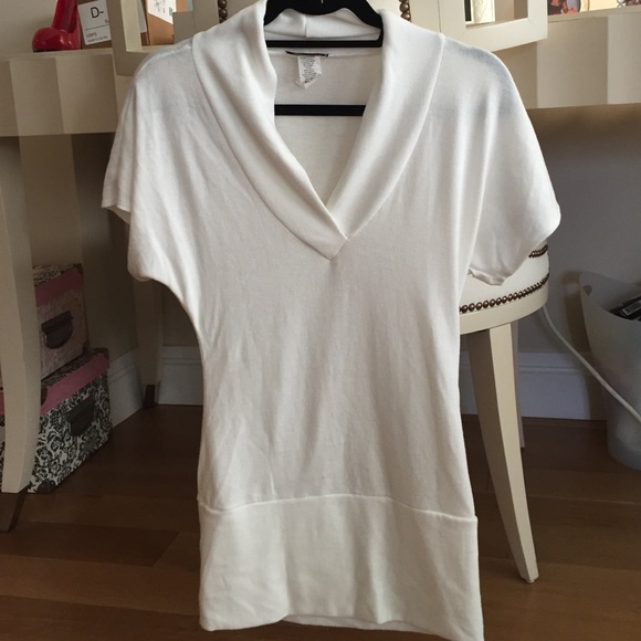Adorable white shirt!