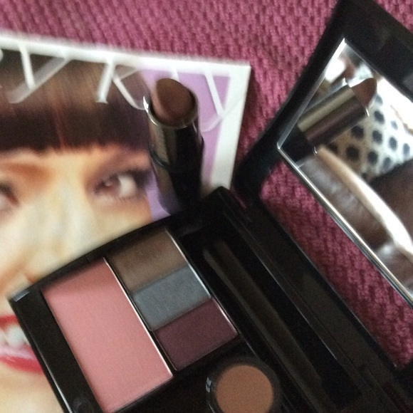 Mary Kay maker over color compact $30