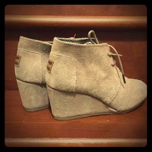 Toms wedge booties