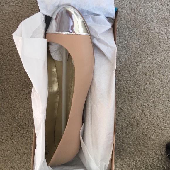 Nude/silver leather flat
