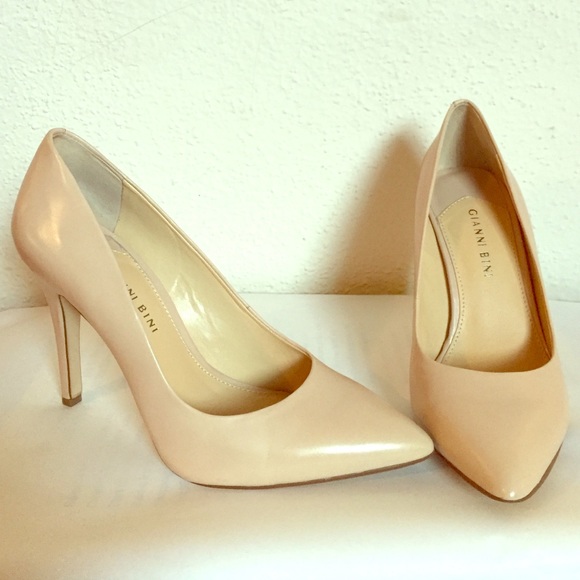 Gianni Bini Nude Pumps