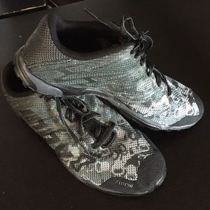 Inov8 F-Lite 240 in Grey/Black Camo - Size 8.5