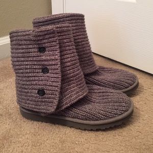 Grey sweater UGG boots sz 7