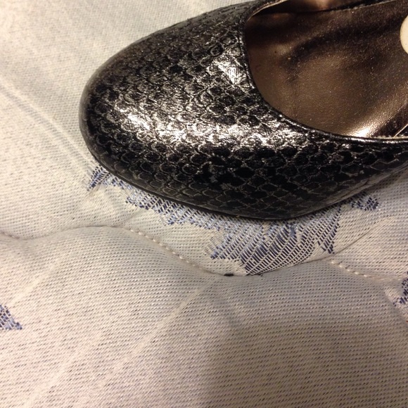 Pumps - Picture 2 of 2