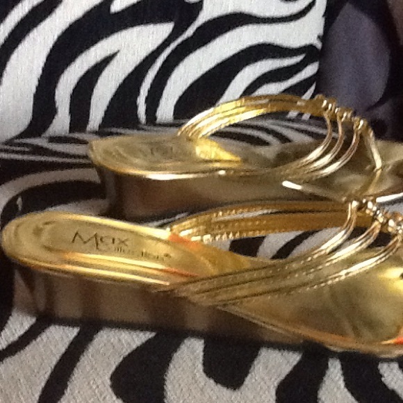 Gold wedge sandals - Picture 3 of 3