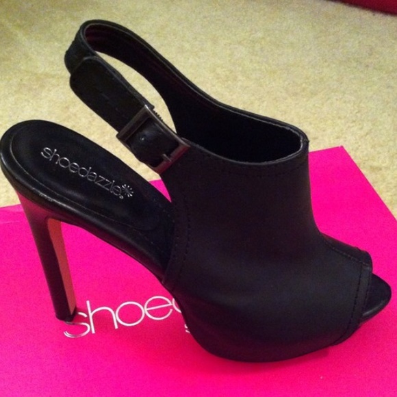 Show dazzle peep toe booties