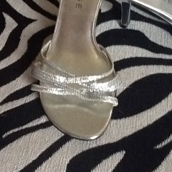 Silver high heels - Picture 3 of 3