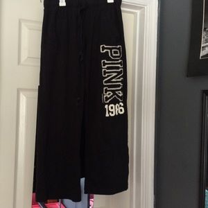 Black boyfriend VS sweatpants