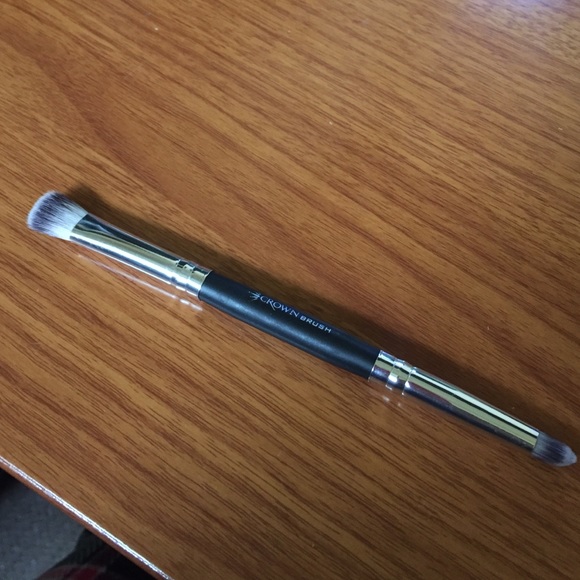 Crown ac012 shadow/crease duet brush