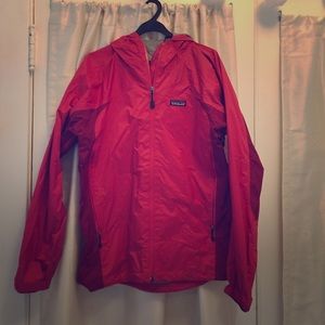 Patagonia Rain she'll with hood