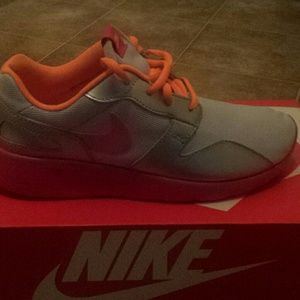 MAke OFFER! Cute Nike kaishi shoes size 6.5Y