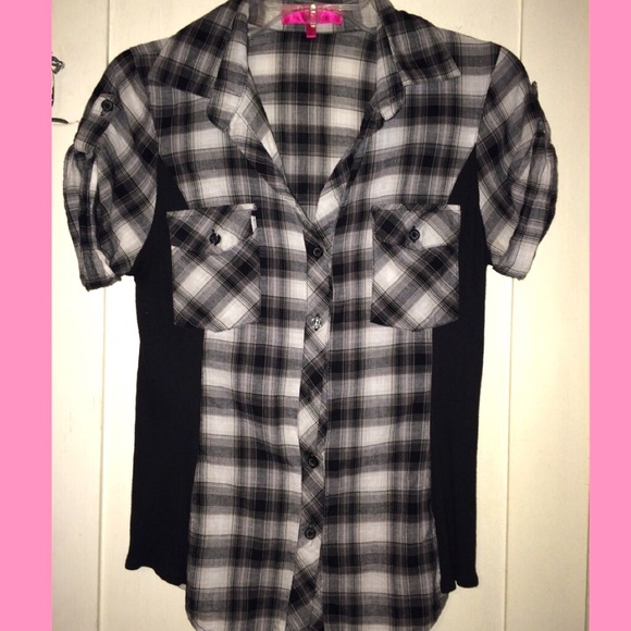 Almost Famous black & white plaid button down top