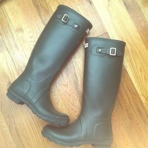 Hunter Forrest green knee length rubber boots