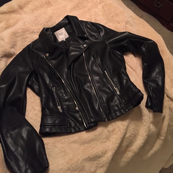 Zara Jackets & Blazers - Zara Trafaluc Leather jacket