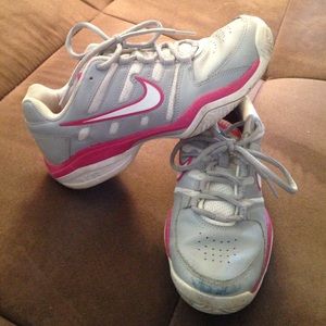 Nike Serve Return Tennis Sneakers